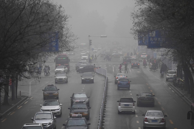 Kiniją savaitę dusinęs tirštas smogas išsisklaidė