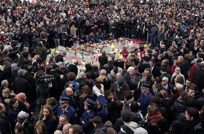 Belgija tylos minute pagerbė sprogdinimų Briuselyje aukas