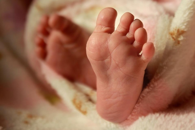 Neblaivus vyras sužalojo kūdikį laikiusią moterį