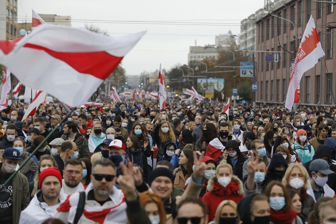 Minskas siūlo atimti pilietybę iš baltarusių, išvykusių į užsienį
