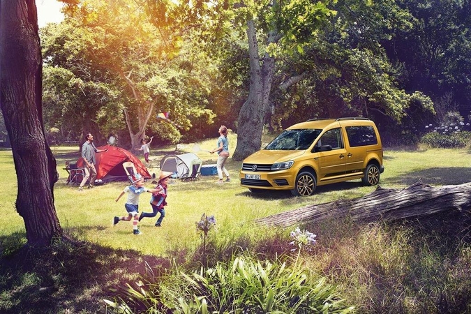 Naujasis „Volkswagen Caddy Family“ pritaikytas šeimos kelionėms