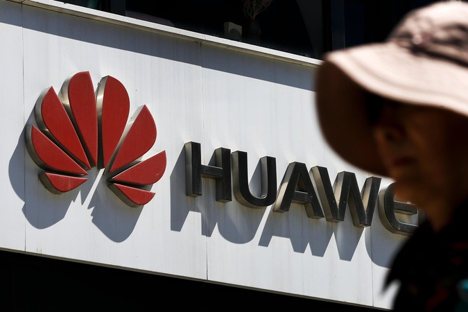 „Huawei“: nepaisant JAV sankcijų telefonų pardavimai Europoje auga