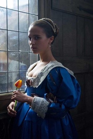Dramos „Tulpių karštinė“ žvaigždė A. Vikander: lengviausi darbai – ne man