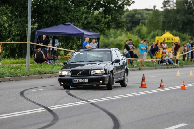 Klaipėdoje griaudėjo automobilių varikliai