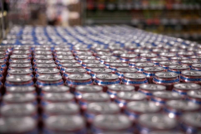 Pernai lietuviai alkoholio pirko mažiau
