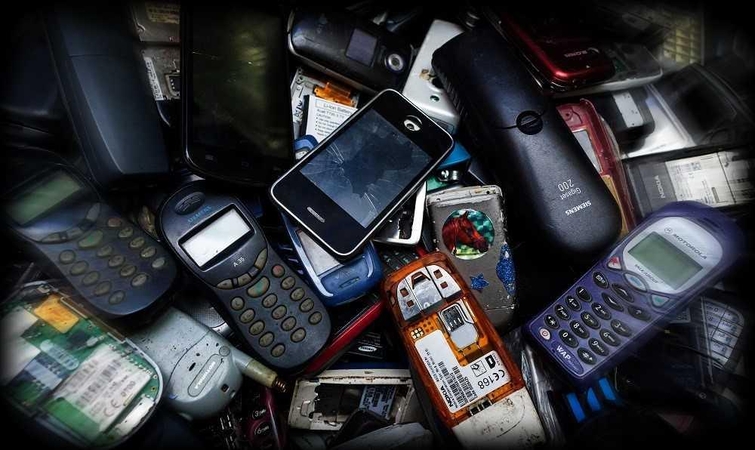 Kas atsitinka su į Lietuvą įvežamais 1,5 mln. mobiliųjų telefonų?