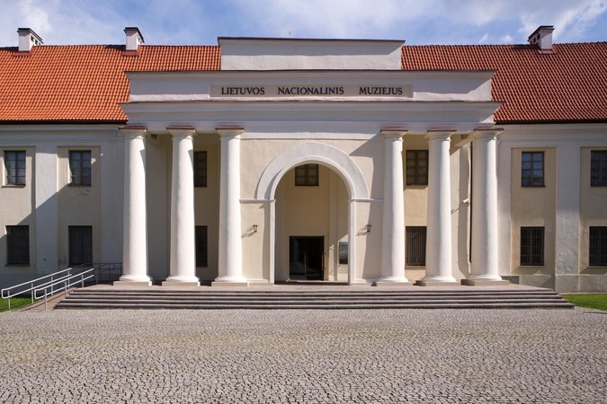 Paveldosaugininkai tiria Jurbarko rajone rastą kalaviją
