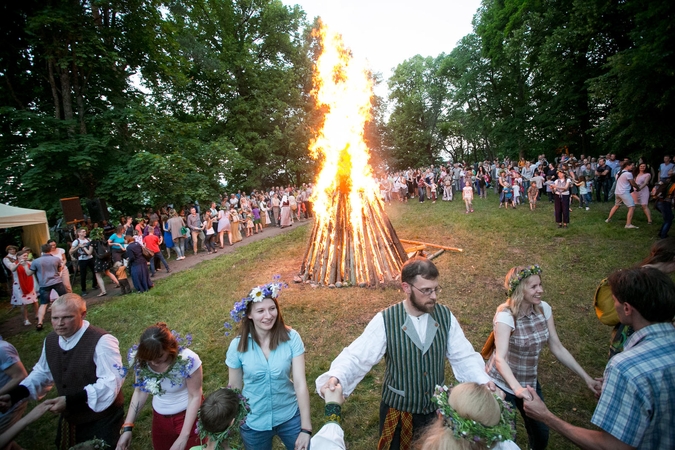 Orai: Joninių laužus gaubs debesys