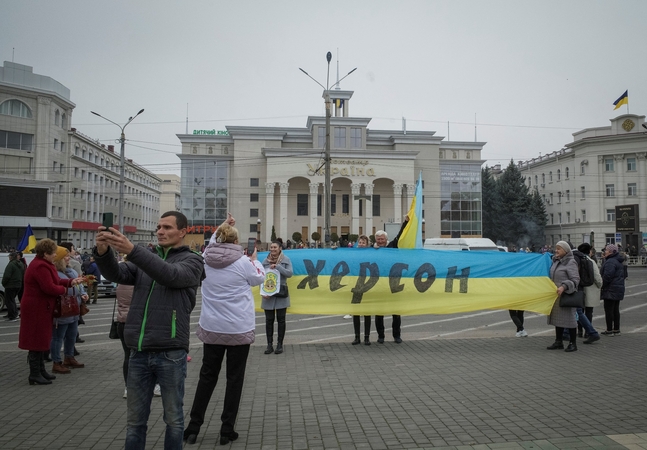 Atsitraukus rusų pajėgoms, ukrainiečių policija išminuoja Chersono teritoriją