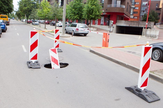 Atsargiai: Kauno gatvėse masiškai veriasi įgriuvos