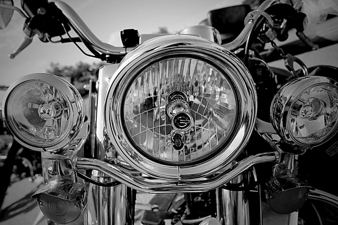 Mažeikių rajone susidūrė BMW ir „Harley Davidson“, motociklininkas žuvo