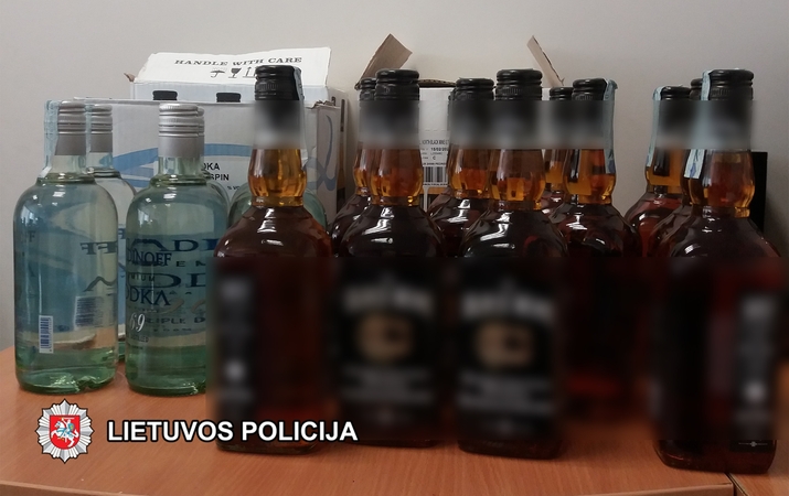 Klaipėdos pareigūnams įkliuvo nelegalaus alkoholio turėjęs vairuotojas