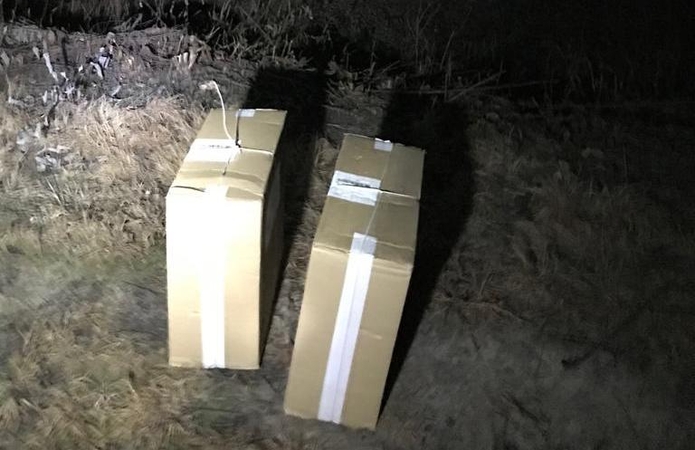Prie pat sienos su Baltarusija aptikti 2 tūkst. pakelių rūkalų