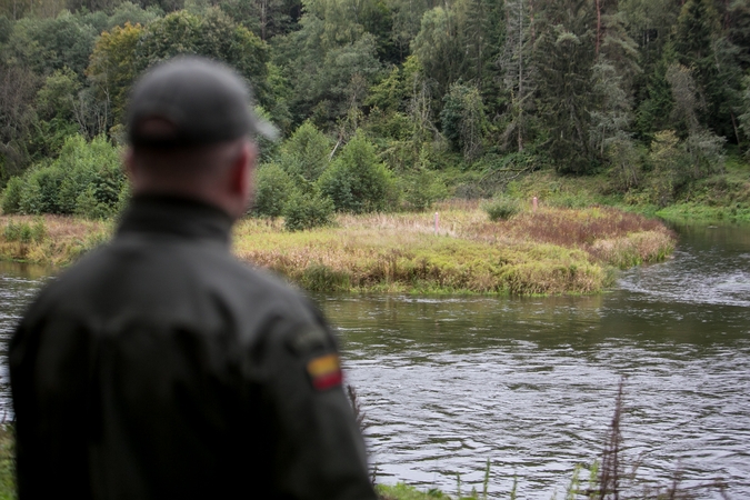 Siūlo ilginti laisvės atėmimo terminą nelegalios migracijos per sieną organizatoriams