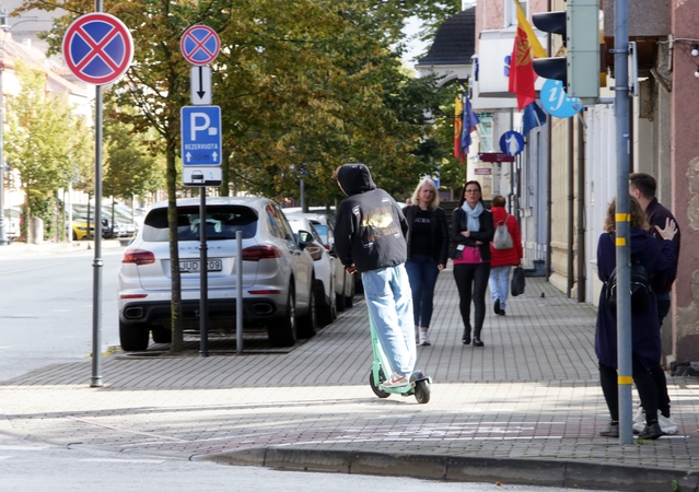 Ąžuolyno parke jauni paspirtukininkai kėlė grėsmę