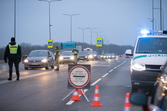 Policijai darbo netrūko: nuo penktadienio apgręžti 1964 vairuotojai, 157 iš jų surašyti protokolai