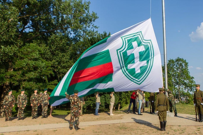 Ant Pelėdų kalno suplevėsavo šaulių vėliava