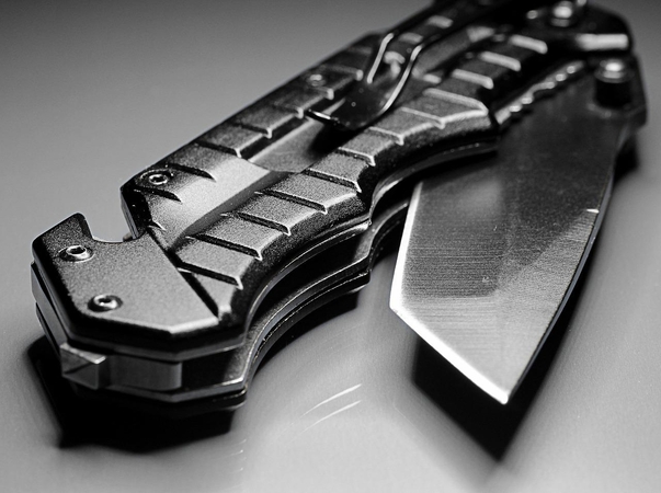 Vaikus viliojęs vyras grasino peiliu