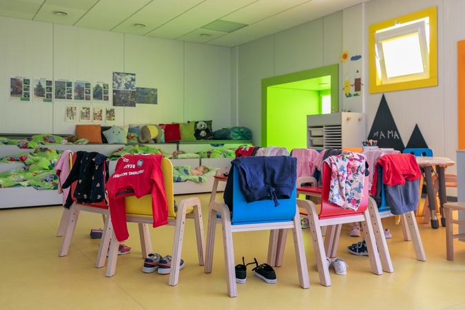 Vilniaus savivaldybė prašo tėvų į darželius vaikus vesti tik neturint kitų galimybių