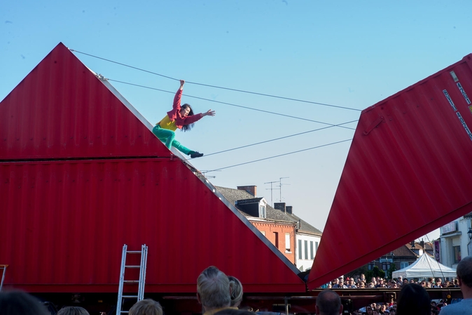 Festivalyje „Naujasis Baltijos šokis“ – išlankstytas miesto origamis