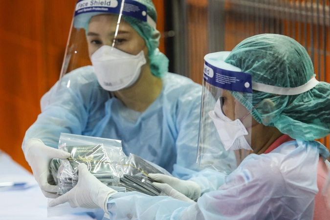 Kinijoje koronavirusas diagnozuotas vos 30 valandų naujagimiui