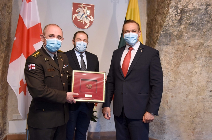 Atsisveikinta su tarnybą baigiančiu Sakartvelo gynybos atašė Lietuvai