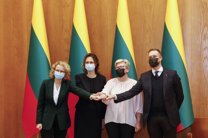 Konservatoriai, liberalai ir Laisvės partija pasirašė koalicijos sutartį
