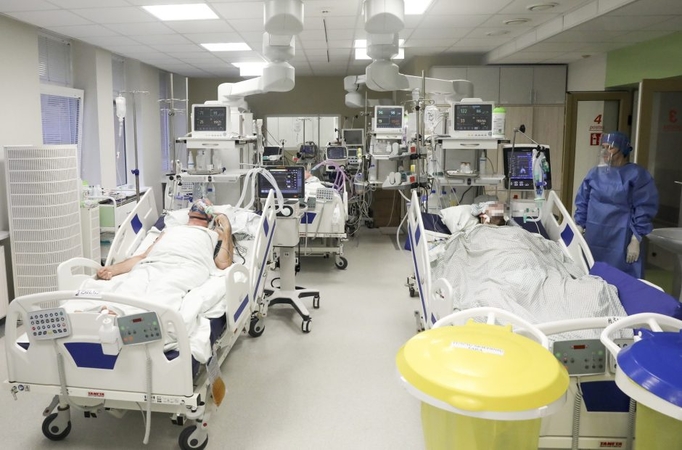 Ligoninėse šiuo metu gydomi 786 COVID-19 pacientai, iš jų 81 – reanimacijoje