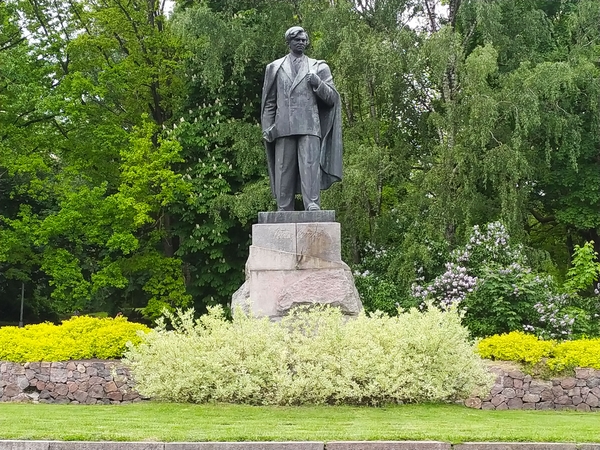 Ministras: linkiu Vilniaus savivaldybei pagaliau išspręsti klausimą dėl P. Cvirkos paminklo