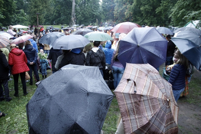 Joninių orai: ar tikrai kasmet per šias šventes lyja
