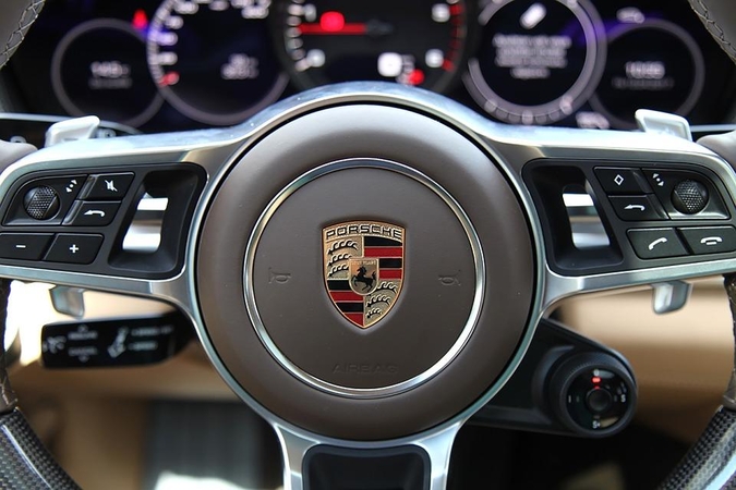 Iš kiemo pavogtas „Porsche“ surastas miške