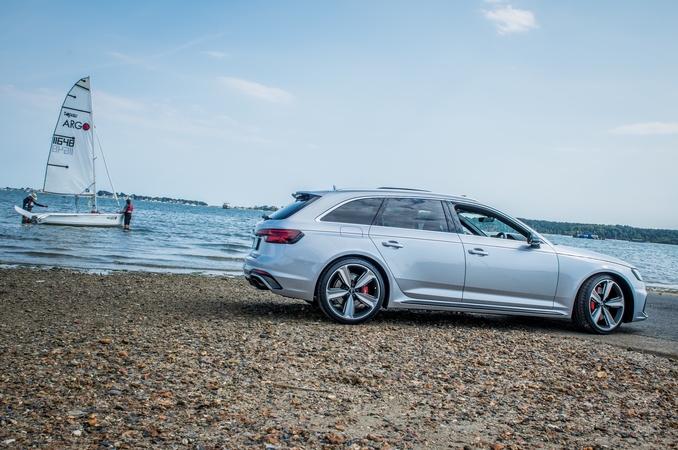 Universalus, patrauklus ir galingas. Kaip keitėsi „Audi RS4“?