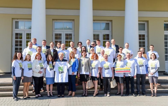 Prezidentė: kovojant su šešėliu reikia pasitelkti visas priemones