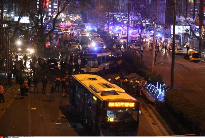 Turkija bombardavo kurdų sukilėlių bazes Irake 