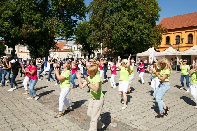 Senamiestyje – šokių ir mados sūkurys