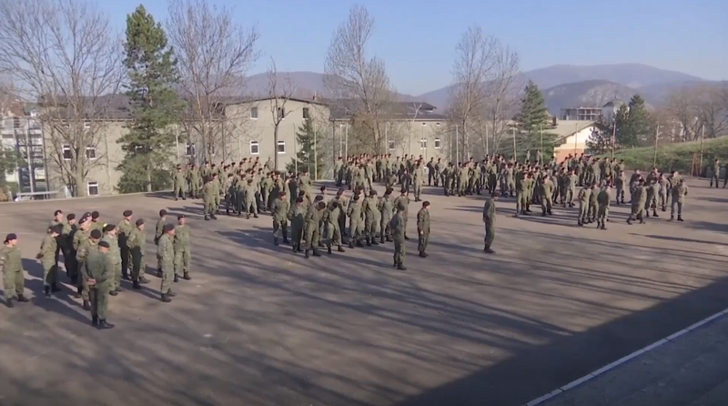 Serbija Kosovui grasina kariniu konfliktu