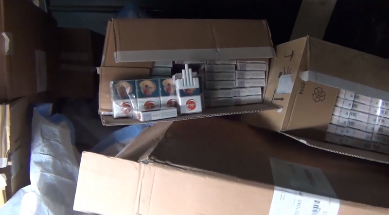 Po medžio granulėmis aptikta tūkstančiai baltarusiškų cigarečių