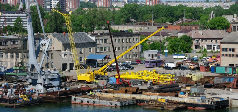 Vieta: Kamineros krovinių terminalas įsikūrė prie buvusių „Klaipėdos hidrotechnikos“ ir „Lietuviškų durpių krovos“ krantinių.