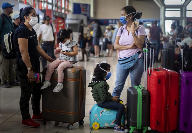 Kuba taikys karantiną turistams ir mėnesiui uždarys sienas