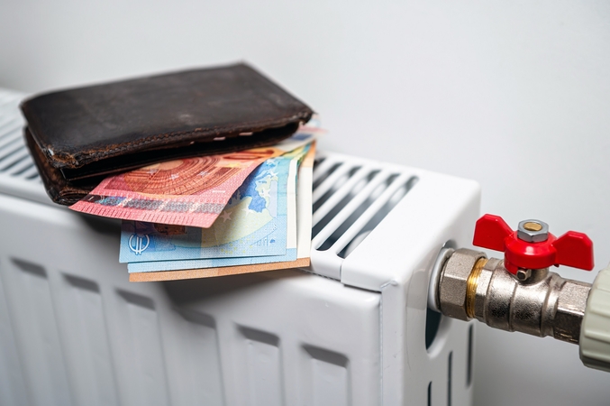 Ekonomistai: augančią infliaciją lėmė ir trečdaliu pabrangusi šilumos energija
