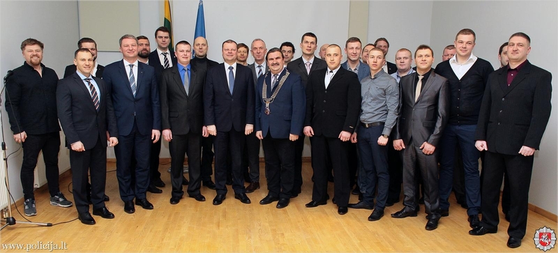 Apdovanoti korupcijai atspariausi policijos pareigūnai