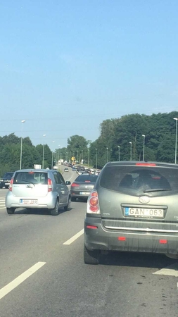 Dėl avarijos Liepų gatvę paralyžiavo spūstis