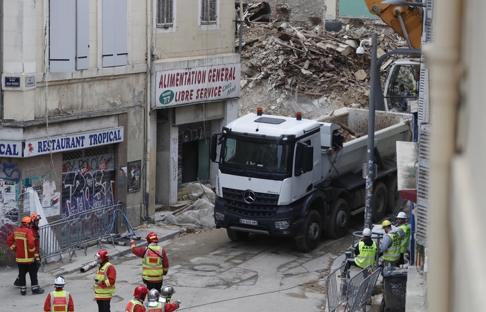 Prancūzija: pastatų griūties Marselyje aukų skaičius išaugo iki septynių žmonių