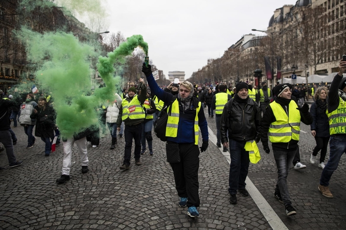 „Geltonųjų liemenių“ protestai atbaido turistus