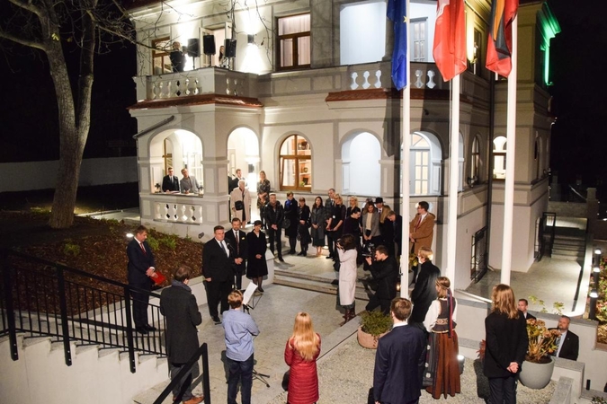 Po rekonstrukcijos atidaryta Lietuvos ambasada Čekijoje