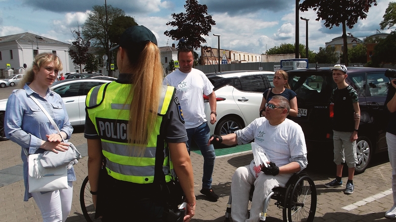 Raginta būti atsakingesniais: užėmei mano vietą, pasiimk ir mano negalią