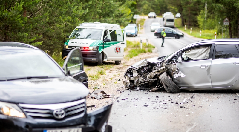 Vilniuje susidūrus automobiliams nukentėjo vairuotojas ir du mažamečiai