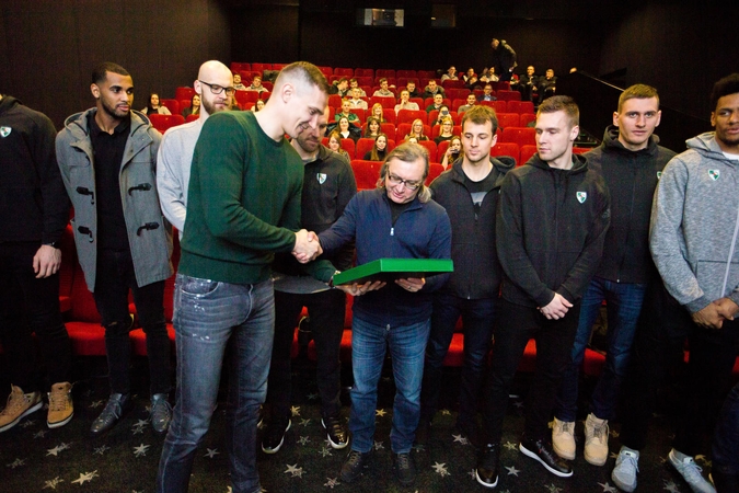 Prieš Karaliaus Mindaugo taurės kovas „Žalgirio“ krepšininkai apsilankė kine