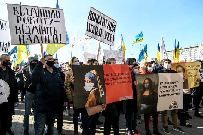 Nepaisant protestų, Ukrainoje griežtinami apribojimai dėl koronaviruso