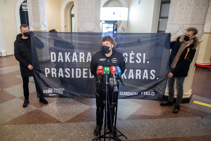 Į Vilnių grįžęs B. Vanagas: Dakare patirta avarija kainuos daug